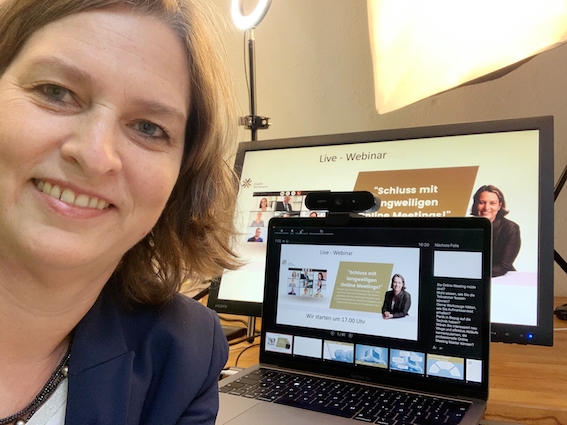 Magda bleckmann vor laptop und bildschirm online